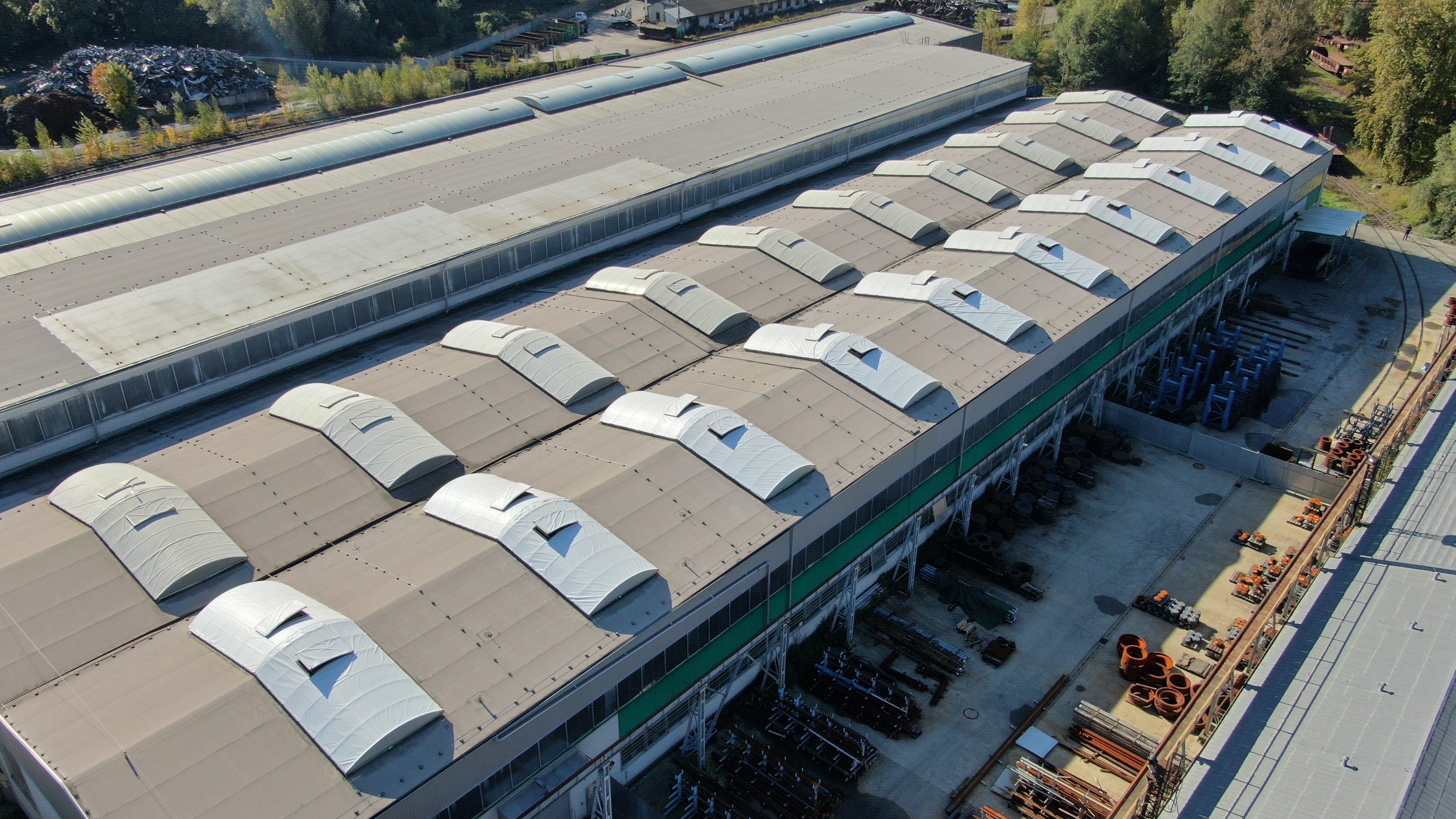 velký sklad s osobními střechami