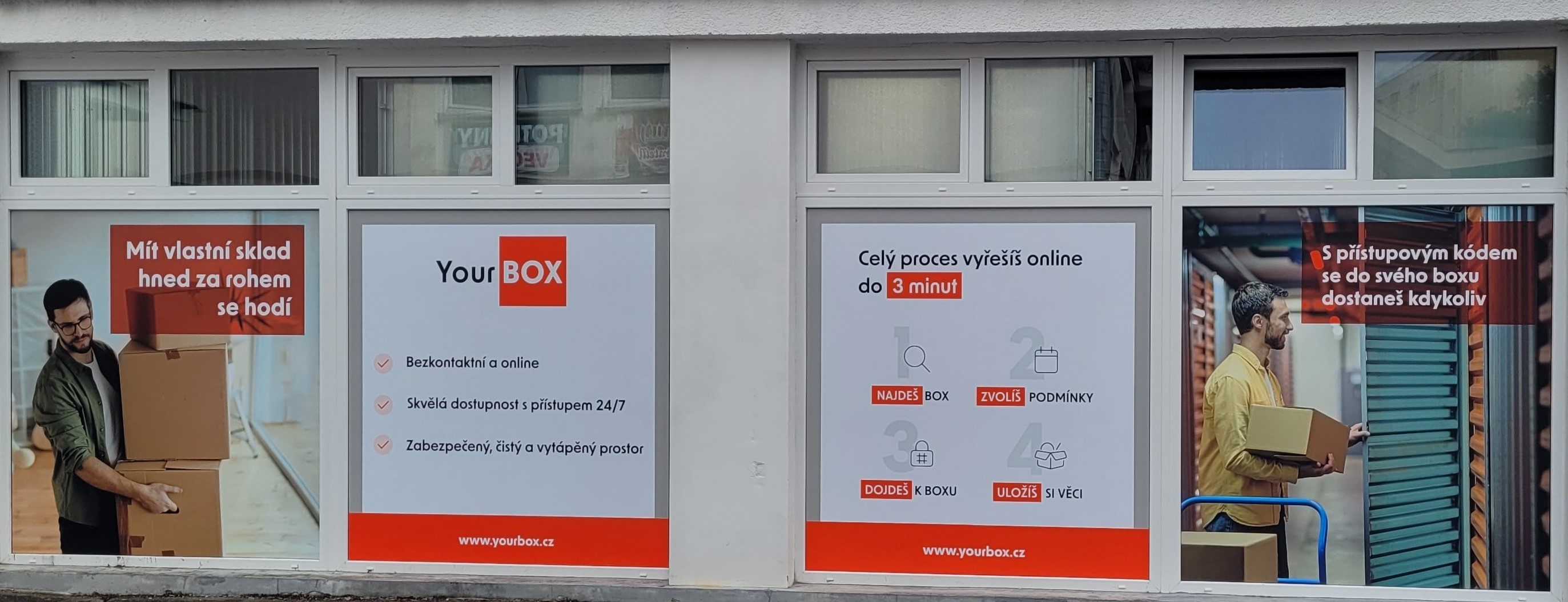 bílý a oranžový nápis na budově
