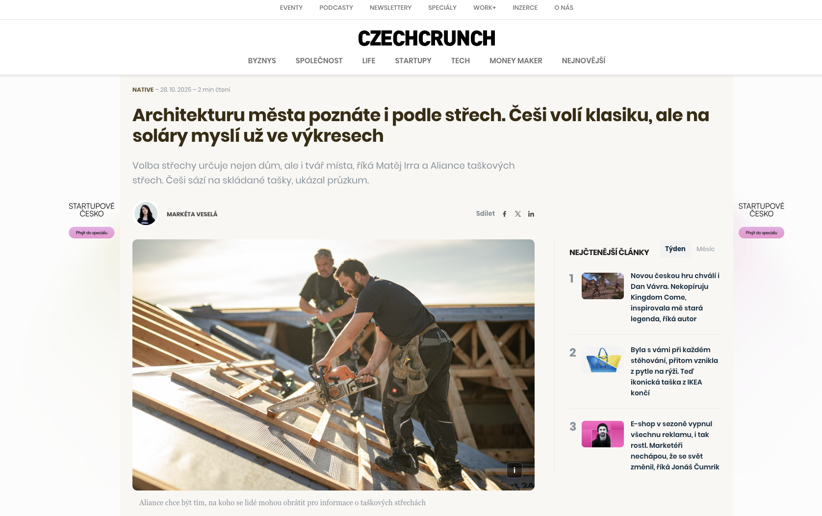 skupina mužů pracujících na střeše